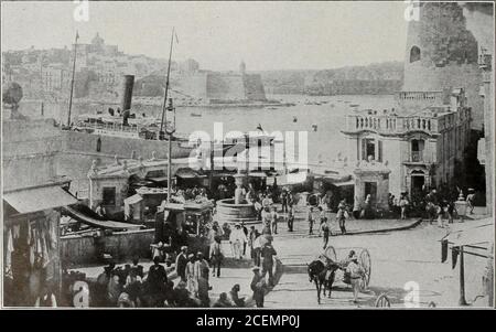 . La guerra di Varsity supplemento 1917. Anarea e ha riempito i requisiti di circa cinquanta navi ospedaliere, alcune di loro molte volte. E whatAlexandria fa per le navi ospedaliere che piangono tra il Mediterraneo e l'Inghilterra che Suez fa per le navi con-veying feriti e convalescenti casa in India o Australia. L'organizzazione in Egitto comprende cinque treni ospedalieri, oltre a Red Cross cucine non valide e mense per i feriti; Durante una settimana di novembre dello scorso anno, oltre 36mila razioni non valide sono state fornite dal cinquantadue cucinino da solo. Non ho detto nulla riguardo alla flotta di motoBo Foto Stock