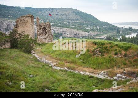 Paesaggio con rovinato antica fortezza Calamita in Inkerman, Sevastopol, Crimea Foto Stock