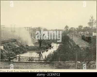 . Relazione della Commissione Bronx River Parkway: Nominata ai sensi del capitolo 669 delle leggi del 1906. Porzione di fiume a Woodiawn.. Vista Nord da Ferrovia opposta gu ISi-ihic .1/ Foto Stock