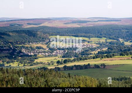 La città di Rothbury vista da Simonside, Northumberland, Inghilterra, Regno Unito Foto Stock