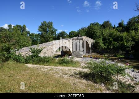 Ponte Romano c ° / CA 2 ° ad Pont Roman de Mane o Pont Sur la Laye fiume Mane Alpes-de-Haute-Provence Provenza Francia Foto Stock