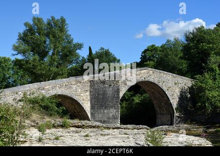 Ponte Romano c ° / CA 2 ° ad Pont Roman de Mane o Pont Sur la Laye fiume Mane Alpes-de-Haute-Provence Provenza Francia Foto Stock