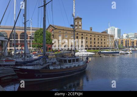 Molo di Santa Caterina nel cuore di Londra. Foto Stock