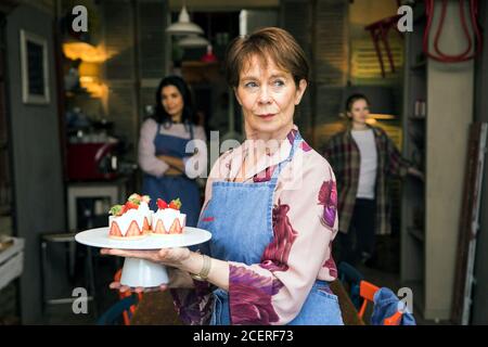 Love Sarah è un film del 2020 diretto da Eliza Schroeder con Candice Brown. Questa fotografia è esclusivamente per uso editoriale ed è copyright della società cinematografica e/o del fotografo assegnato dalla società cinematografica o di produzione e può essere riprodotto solo da pubblicazioni in congiunzione con la promozione Della pellicola di cui sopra. È richiesto un credito obbligatorio per la società cinematografica. Il fotografo deve essere accreditato anche quando è noto. Foto Stock