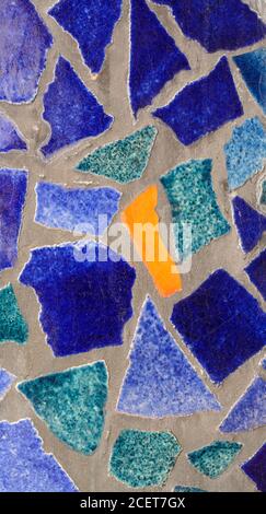 Mosaico di sfumature blu e arancio di forma diversa Foto Stock