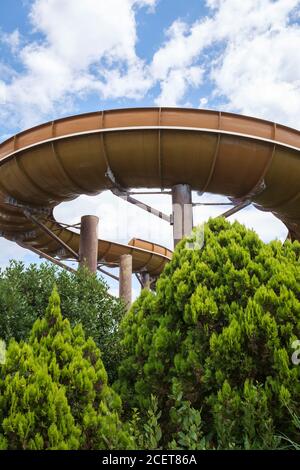 Acquavillage, Cecina, Livorno, Italia. Vista dei loop e degli scivoli presso il parco acquatico. Foto Stock