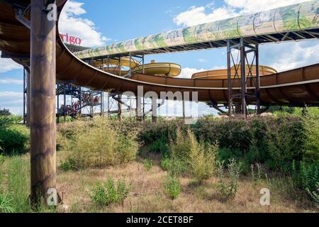 Acquavillage, Cecina, Livorno, Italia. Vista dei loop e degli scivoli presso il parco acquatico. Foto Stock