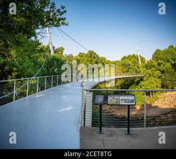 Luglio 18 2020 Greenville South Carolina USA The Liberty Bridge A Falls Park Foto Stock