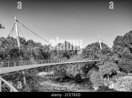 Luglio 18 2020 Greenville South Carolina USA The Liberty Bridge A Falls Park Foto Stock