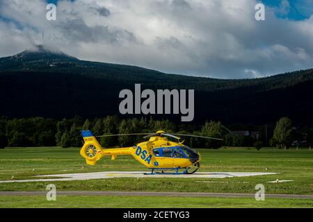 Liberec, Repubblica Ceca. 02 settembre 2020. Nuovo eliporto di base aerea del servizio regionale di soccorso a Liberec, Repubblica Ceca, il 2 settembre 2020. L'area di atterraggio illuminata consentirà agli elicotteri di atterrare di notte, cosa che non è ancora stata possibile in Liberec. Credit: Radek Petrasek/CTK Photo/Alamy Live News Foto Stock