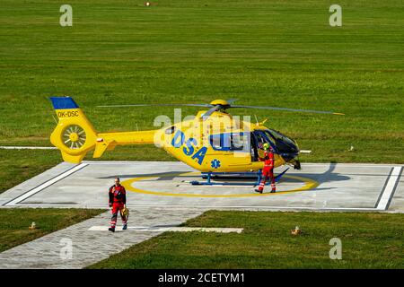 Liberec, Repubblica Ceca. 02 settembre 2020. Nuovo eliporto di base aerea del servizio regionale di soccorso a Liberec, Repubblica Ceca, il 2 settembre 2020. L'area di atterraggio illuminata consentirà agli elicotteri di atterrare di notte, cosa che non è ancora stata possibile in Liberec. Credit: Radek Petrasek/CTK Photo/Alamy Live News Foto Stock