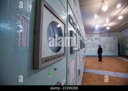 Fertilizzanti fosforici pianta. Centro di elaborazione del controllo sovietico d'epoca. Sala operatore principale. Dispositivi di autoregistrazione. Foto Stock