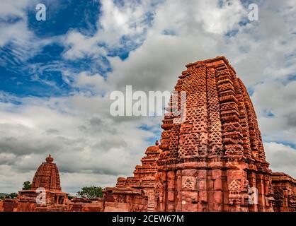 Galaganatha Tempio pattadakal mozzafiato pietra d'arte da angolazioni diverse con cielo stupefacente. È uno dei siti patrimonio dell'umanità dell'UNESCO e un complesso di Foto Stock