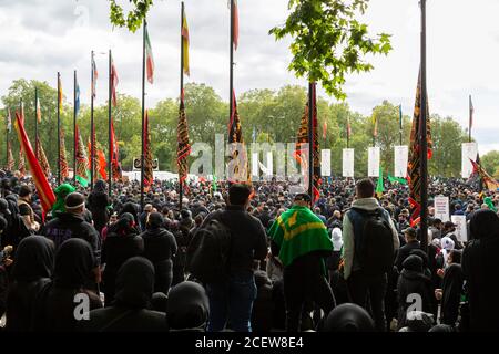 La folla si è riunita a Marble Arch durante l'evento Ashura Day per i musulmani sciiti, Londra, 30 agosto 2020 Foto Stock