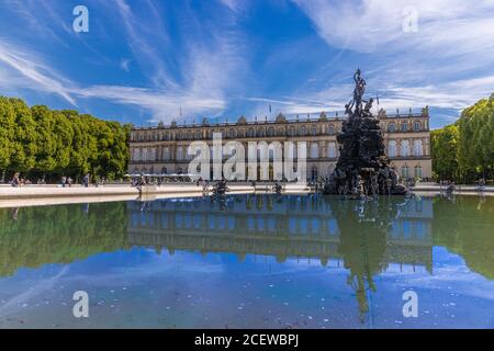 HERRENINSEL, GERMANIA - 31 agosto 2020: Palazzo Herrenchiemsee (Palazzo nuovo), uno dei castelli più famosi e il più grande di Re Ludovico II Foto Stock