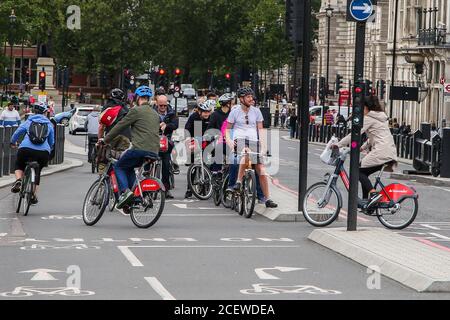 Londra, Regno Unito. 31 Agosto 2020. Ciclisti a Westminster che usano il Cycle Lane. Credit: Dinendra Haria/SOPA Images/ZUMA Wire/Alamy Live News Foto Stock