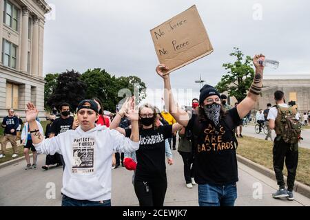 Kenosha, WI, Stati Uniti. 1 settembre 2020. I manifestanti manifestano il 1° settembre 2020 a Kenosha, Wisconsin, dopo la sparatoria di Jacob Blake. Credit: Chris Tuite/Image Space/Media Punch/Alamy Live News Foto Stock