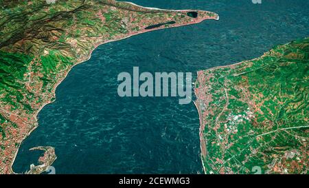 Stretto di Messina, vista satellitare dello stretto. Costa siciliana e calabra. Messina e Reggio Calabria. Progetto Bridge per collegare le due regioni. Foto Stock