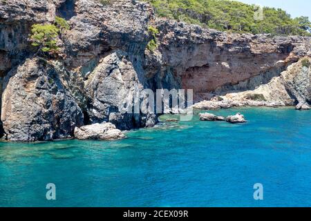 Bella baia ad Antalya, Turchia. Baia di Phaselis ad Antalya Turchia Mar Mediterraneo. Foto Stock