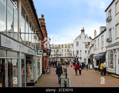 Sidmouth sulla costa della Manica in Devon beneficia di visitatori tutto l'anno. La Jurassic Coast e il Folk Festival sono attrazioni specializzate Foto Stock