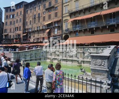 Fonte Gaia Gay fontana a Piazza del Campo a Siena Toscana Italia. Europa Foto Stock