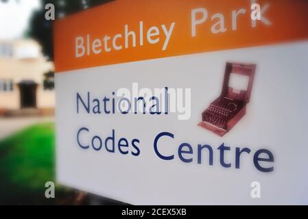 Cartello di benvenuto per il National Codes Centre, Bletchley Park, Bletchley. Buckinghamshire, Regno Unito. Foto Stock