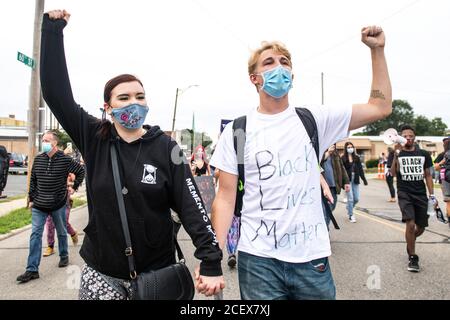 Kenosha, Stati Uniti. 01 settembre 2020. KENOSHA, WI- 1 SETTEMBRE: I manifestanti dimostrano il 1 settembre 2020 a Kenosha, Wisconsin, dopo la sparatoria di Jacob Blake. (Foto di Chris Tuite/ImageSPACE) Credit: Imagespace/Alamy Live News Foto Stock