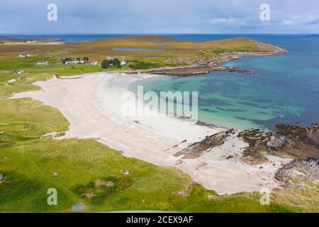 Vista aerea della spiaggia di Mellon Udrigle a Ross-shire nelle Highlands scozzesi, Regno Unito Foto Stock