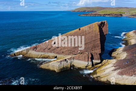 Vista aerea di Split Rock a Clachtold in Sutherland, Regione delle Highland della Scozia, Regno Unito Foto Stock