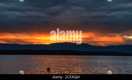 Incredibile tramonto sul lago di Ginevra, Francia Foto Stock