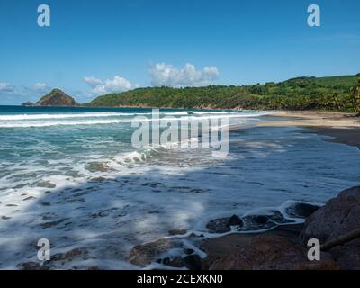 anse-charpentier in Martinica è un surf spot situato sulla costa settentrionale dell'isola. Foto Stock