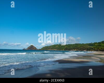 anse-charpentier in Martinica è un surf spot situato sulla costa settentrionale dell'isola. Foto Stock