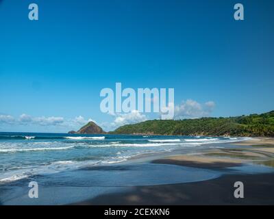 anse-charpentier in Martinica è un surf spot situato sulla costa settentrionale dell'isola. Foto Stock