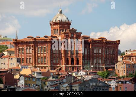 Istanbul; Turchia - 08 agosto 2019: Il patriarcato ecumenico di Costantinopoli e Fener, scuola superiore dei ragazzi greci (scuola rossa), Istanbul. Costruito nel 18 Foto Stock