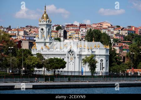 Istanbul; Turchia - 08 agosto 2019: Chiesa bulgara di Santo Stefano, conosciuta come Chiesa di ferro nel Corno d'Oro, Balat, Istanbul, Turchia. Foto Stock