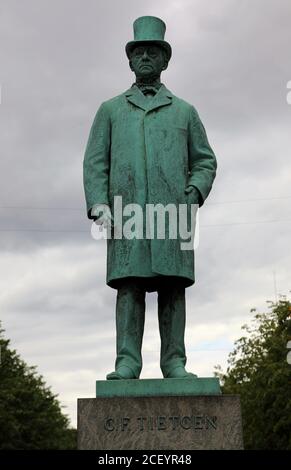 Statua di Carl Frederik Tietgen a Sankt Annae Plads in Copenaghen Foto Stock