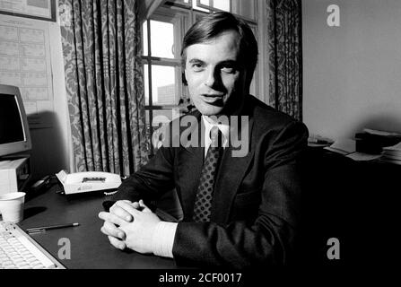 Andrew Smith MP, portavoce laburista per l'istruzione superiore, Norman Shaw Building, Londra. 26 gennaio 1989. Foto: Neil Turner Foto Stock