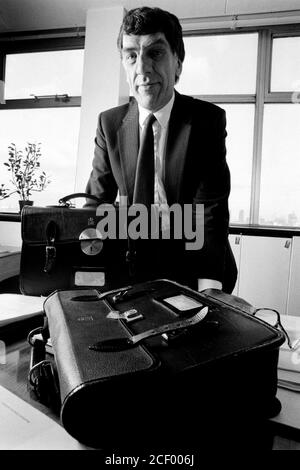 Eric Bolton - HM Ispettore capo delle scuole, Elizabeth House, Waterloo. Londra. 05 dicembre 1989. Foto: Neil Turner Foto Stock