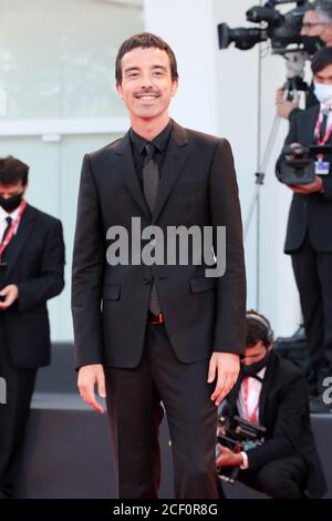 Venezia, Italia. 02 settembre 2020. Venezia, Italia. 02 settembre 2020. Diodato cammina il tappeto rosso davanti alla cerimonia di apertura e al tappeto rosso 'Lacci' durante il 77° Festival del Cinema di Venezia il 02 settembre 2020 a Venezia. Credit: Annalisa Flori/Media Punch/Alamy Live News Credit: MediaPunch Inc/Alamy Live News Foto Stock