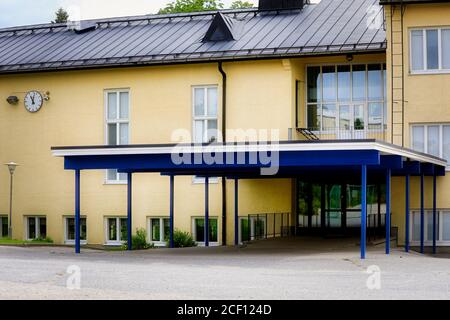 Alhainen School, Alhaisten Koulu, Salo, Finlandia all'inizio di agosto. La scuola di Alhainen è una scuola elementare di grado 1-6. Foto Stock