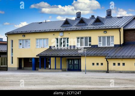 Alhainen School, Alhaisten Koulu, Salo, Finlandia all'inizio di agosto. La scuola di Alhainen è una scuola elementare di grado 1-6. Foto Stock