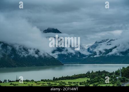 Basom Tso, un lago sacro in Tibet, Cina. Foto Stock