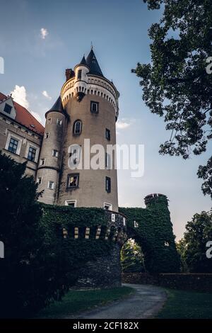 Zleby Chateau è un castello nel villaggio con lo stesso nome circa 7 km a est di Caslav. Originariamente era un castello costruito dal Lichtenburg. Foto Stock