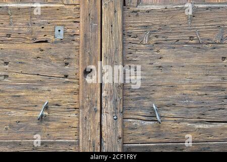 dettaglio una vecchia porta di legno Foto Stock