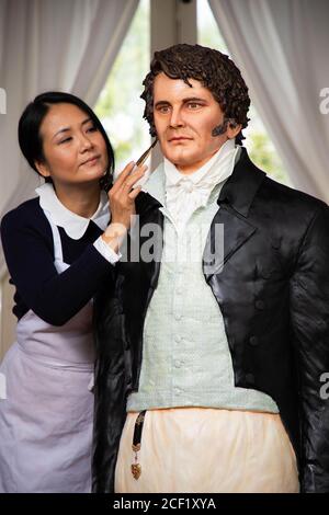 Il designer di torte Michele Wibowo svela una torta a grandezza naturale di MR Darcy, come ha interpretato Colin Firth nella miniserie televisiva di Pride and Prejudice, nel venticinquesimo anniversario dell'iconica serie per celebrare il lancio della stagione Jane Austen su Drama, Che aria la domenica dal 6 settembre ??? 20. Foto Stock