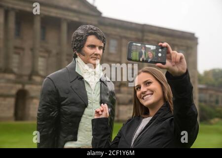 Una torta a grandezza naturale di MR Darcy, interpretata da Colin Firth nella mini-serie televisiva di Pride and Pride, è stata creata dal famoso pasticciere Michelle Wibowo nel 25° anniversario della serie iconica per celebrare il lancio della stagione Jane Austen su Drama, Che aria la domenica dal 6 settembre ??? 20. Foto Stock