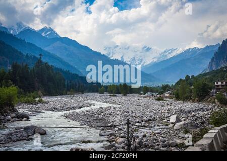 Manali, Himachal Pradesh. Vista panoramica dell'Himalaya. Bellezza naturale della Valle di Solang in India. Famoso luogo turistico per viaggi e viaggi di nozze Foto Stock