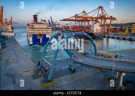 Traghetto passeggeri e auto Stena Line dal porto di Gdynia in Polonia Foto Stock