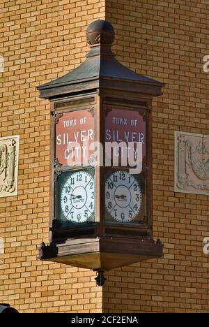 Orologio al municipio di Bullard Street e Broadway a Silver City, New Mexico, USA Foto Stock