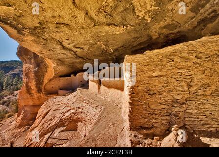 Grotta al Gila Cliff Dwellings National Monument, New Mexico, USA Foto Stock